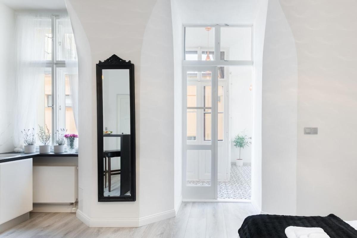 Wenceslas Square / Main Station - New Studio***** Apartment *