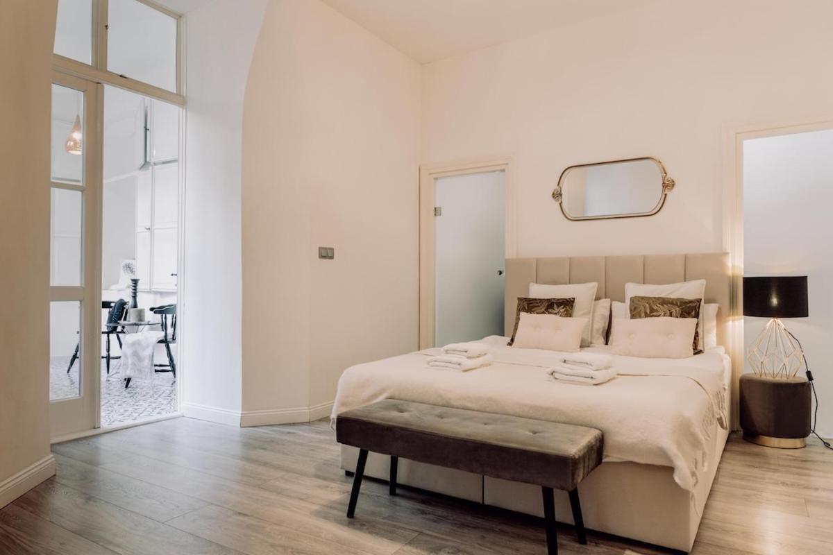 Wenceslas Square / Main Station - New Studio***** * Prag