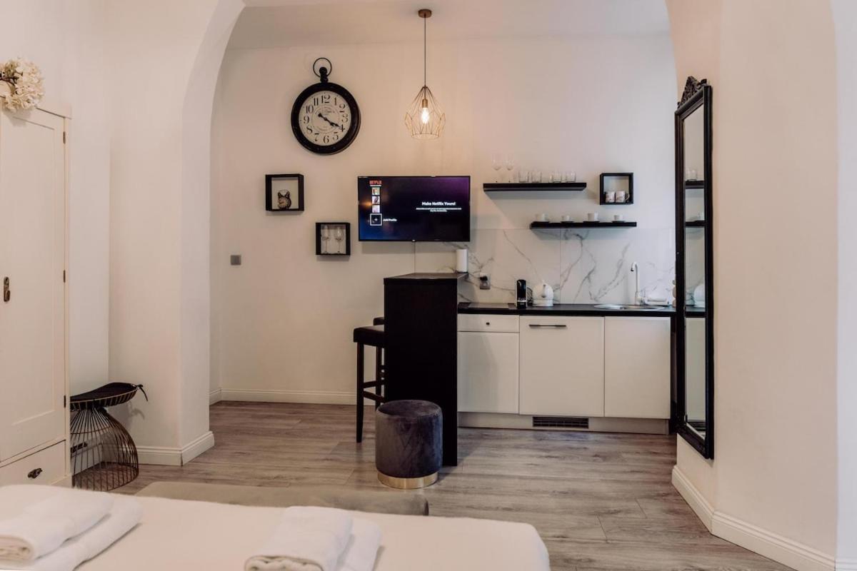 Wenceslas Square / Main Station - New Studio***** * Prag
