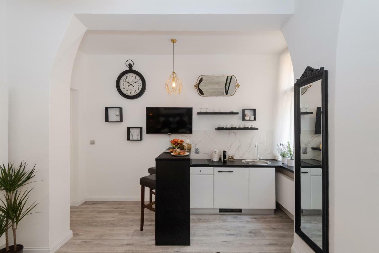 Wenceslas Square / Main Station - New Studio***** Prag